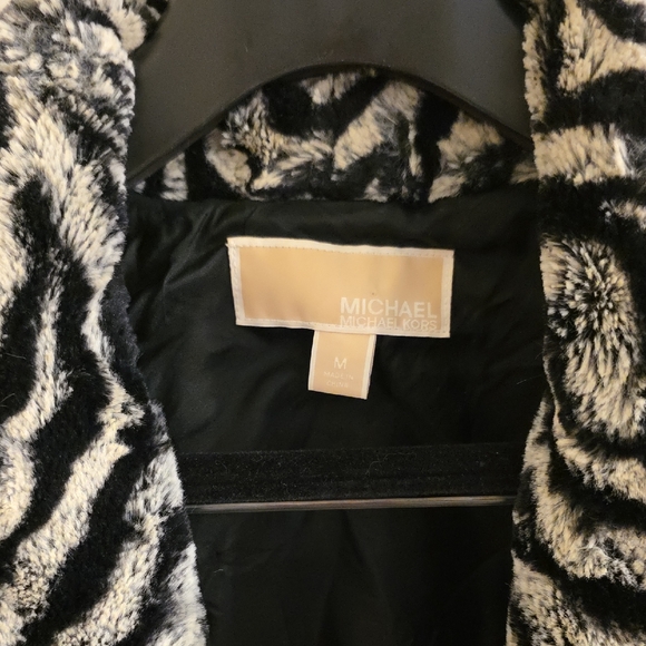 Zebra Print Sleeveless Jacket - Picture 2 of 6